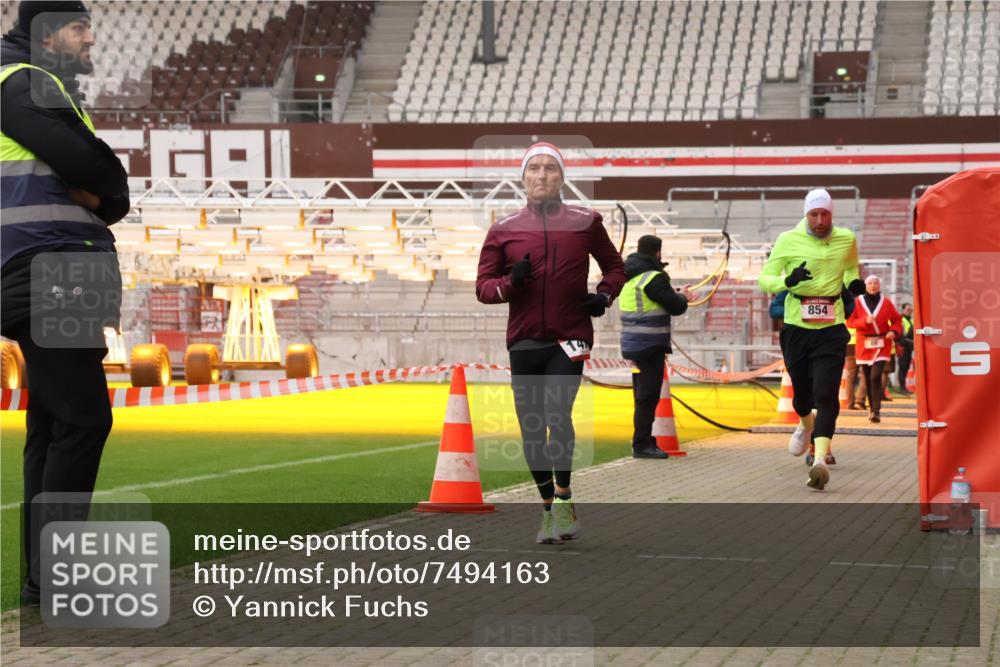 08.12.2024 - St. Pauli X-Mass-Run No. 14 Yannick Fuchs http://msf.ph/oto/7494163 08.12.2024 10:53:27 Ziel 854, 1478, 1492 meine-sportfotos.de