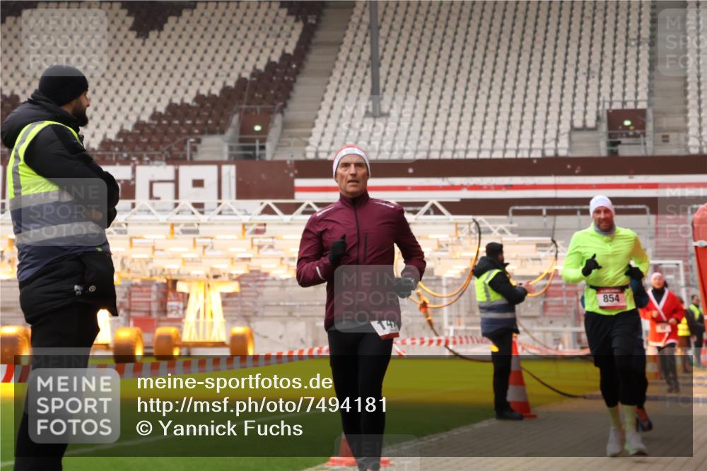 08.12.2024 - St. Pauli X-Mass-Run No. 14 Yannick Fuchs http://msf.ph/oto/7494181 08.12.2024 10:53:28 Ziel 854, 1478, 1492 meine-sportfotos.de