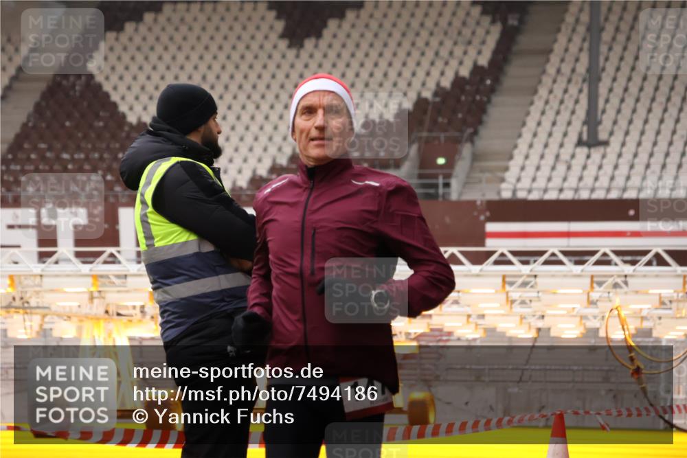08.12.2024 - St. Pauli X-Mass-Run No. 14 Yannick Fuchs http://msf.ph/oto/7494186 08.12.2024 10:53:29 Ziel 854, 1478, 1492 meine-sportfotos.de