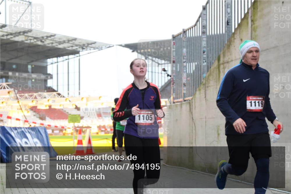 08.12.2024 - St. Pauli X-Mass-Run No. 14 H.Heesch http://msf.ph/oto/7494195 08.12.2024 09:58:57 Ziel 49, 802, 832, 1119, 1864, 2428, 2984, 3109, 111, 1105, 1119, 2722 meine-sportfotos.de