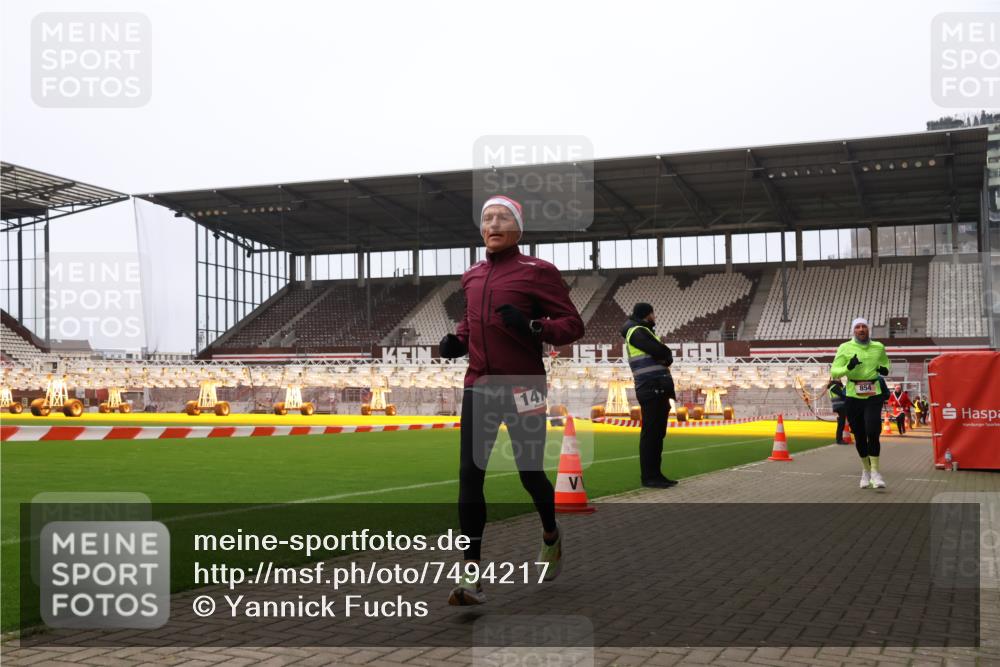 08.12.2024 - St. Pauli X-Mass-Run No. 14 Yannick Fuchs http://msf.ph/oto/7494217 08.12.2024 10:53:30 Ziel 854, 1478, 1492 meine-sportfotos.de