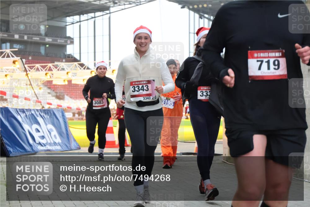 08.12.2024 - St. Pauli X-Mass-Run No. 14 H.Heesch http://msf.ph/oto/7494268 08.12.2024 10:07:08 Ziel 621, 698, 719, 795, 885, 890, 1424, 1786, 2003, 2751, 2755, 3337, 151, 719, 1940, 2062, 2212, 2346, 3083, 3337, 3343 meine-sportfotos.de