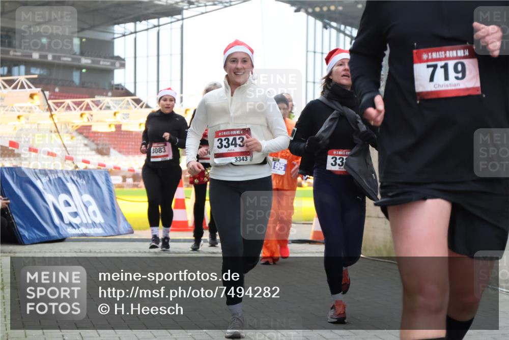 08.12.2024 - St. Pauli X-Mass-Run No. 14 H.Heesch http://msf.ph/oto/7494282 08.12.2024 10:07:09 Ziel 621, 698, 719, 795, 885, 890, 1424, 1786, 2003, 2751, 2755, 3337, 151, 719, 1940, 2062, 2212, 2346, 3083, 3337, 3343 meine-sportfotos.de