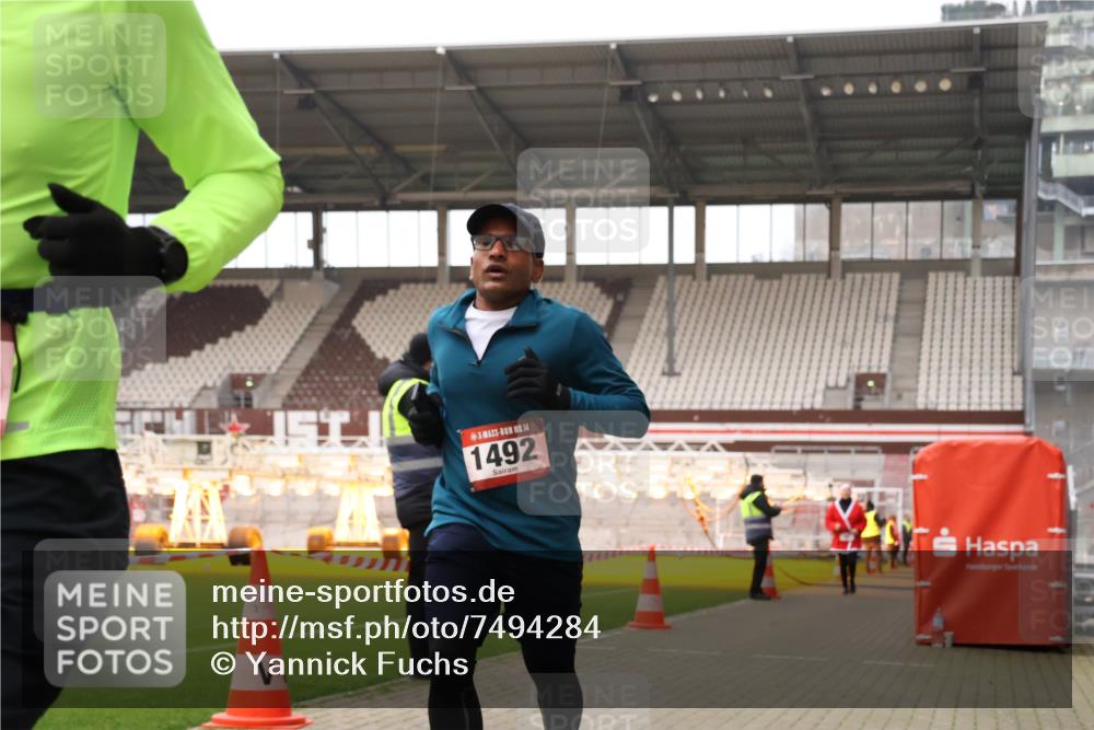 08.12.2024 - St. Pauli X-Mass-Run No. 14 Yannick Fuchs http://msf.ph/oto/7494284 08.12.2024 10:53:33 Ziel 854, 1478, 1492 meine-sportfotos.de