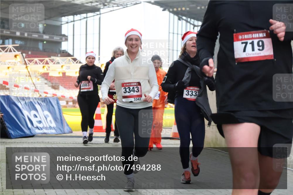 08.12.2024 - St. Pauli X-Mass-Run No. 14 H.Heesch http://msf.ph/oto/7494288 08.12.2024 10:07:09 Ziel 621, 698, 719, 795, 885, 890, 1424, 1786, 2003, 2751, 2755, 3337, 151, 719, 1940, 2062, 2212, 2346, 3083, 3337, 3343 meine-sportfotos.de