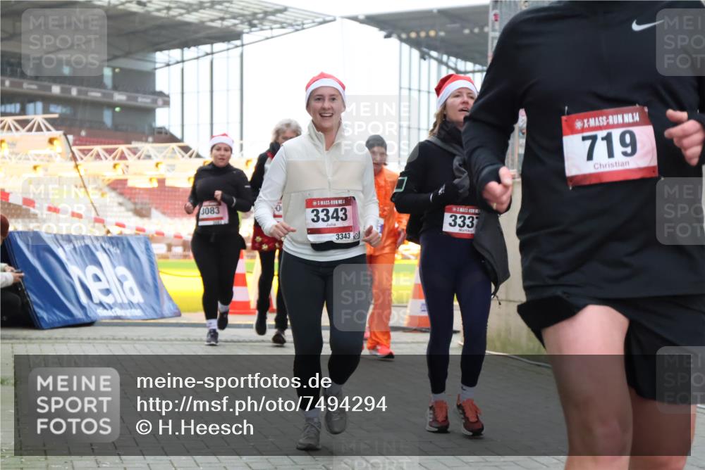 08.12.2024 - St. Pauli X-Mass-Run No. 14 H.Heesch http://msf.ph/oto/7494294 08.12.2024 10:07:09 Ziel 621, 698, 719, 795, 885, 890, 1424, 1786, 2003, 2751, 2755, 3337, 151, 719, 1940, 2062, 2212, 2346, 3083, 3337, 3343 meine-sportfotos.de