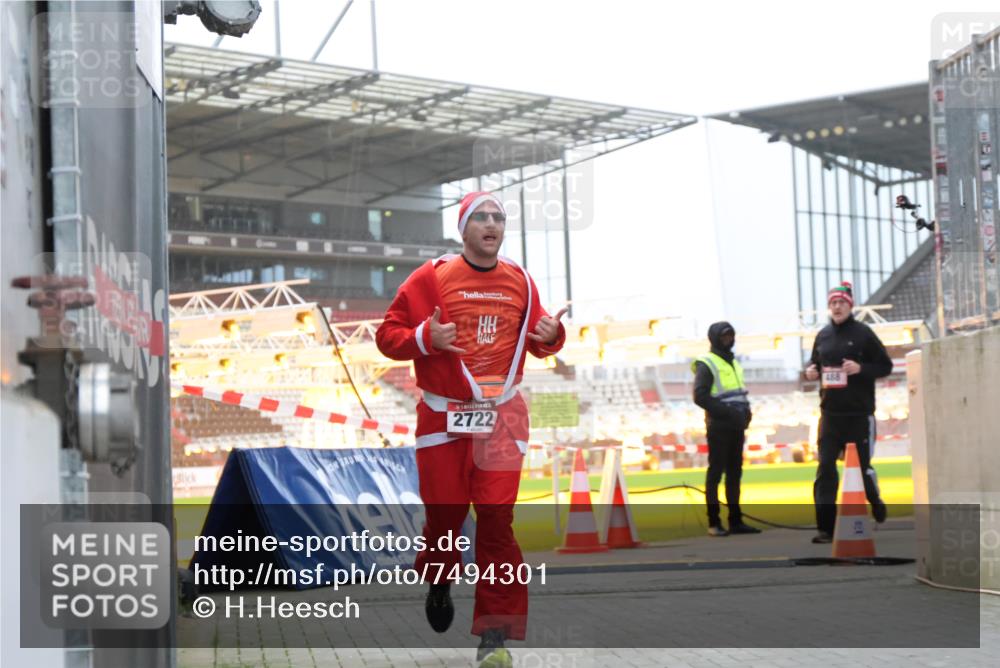 08.12.2024 - St. Pauli X-Mass-Run No. 14 H.Heesch http://msf.ph/oto/7494301 08.12.2024 09:59:02 Ziel 49, 111, 832, 1105, 1119, 1864, 2428, 111, 488, 989, 2722 meine-sportfotos.de