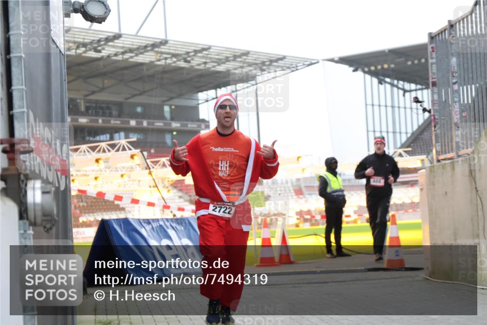 08.12.2024 - St. Pauli X-Mass-Run No. 14 H.Heesch http://msf.ph/oto/7494319 08.12.2024 09:59:02 Ziel 49, 111, 832, 1105, 1119, 1864, 2428, 111, 488, 989, 2722 meine-sportfotos.de