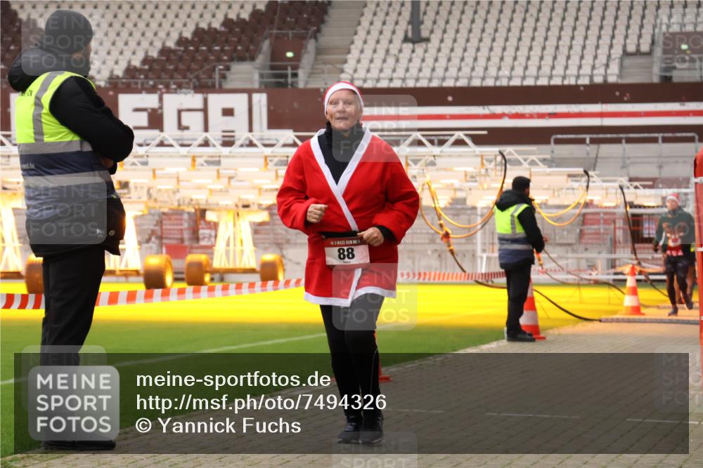 08.12.2024 - St. Pauli X-Mass-Run No. 14 Yannick Fuchs http://msf.ph/oto/7494326 08.12.2024 10:53:43 Ziel 88, 648 meine-sportfotos.de