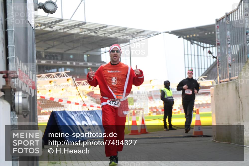 08.12.2024 - St. Pauli X-Mass-Run No. 14 H.Heesch http://msf.ph/oto/7494327 08.12.2024 09:59:02 Ziel 49, 111, 832, 1105, 1119, 1864, 2428, 111, 488, 989, 2722 meine-sportfotos.de