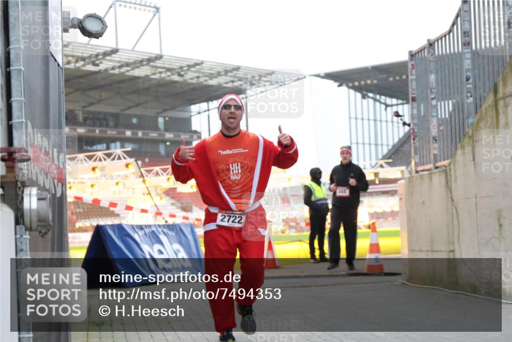 08.12.2024 - St. Pauli X-Mass-Run No. 14 H.Heesch http://msf.ph/oto/7494353 08.12.2024 09:59:03 Ziel 49, 111, 832, 1105, 1119, 1864, 2428, 2722, 488, 989, 2722 meine-sportfotos.de