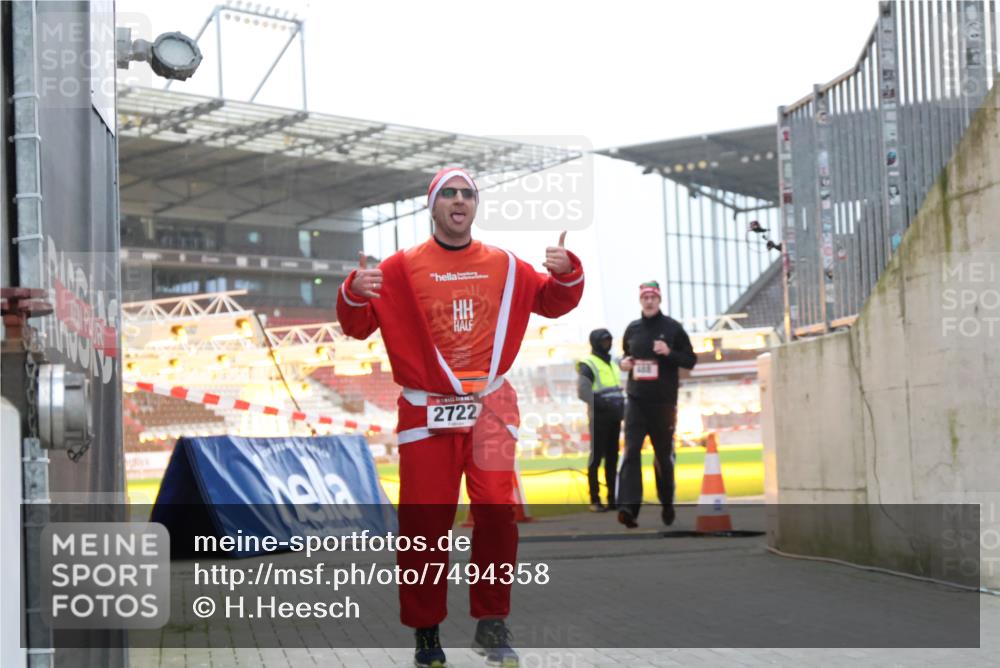 08.12.2024 - St. Pauli X-Mass-Run No. 14 H.Heesch http://msf.ph/oto/7494358 08.12.2024 09:59:03 Ziel 49, 111, 832, 1105, 1119, 1864, 2428, 2722, 488, 989, 2722 meine-sportfotos.de