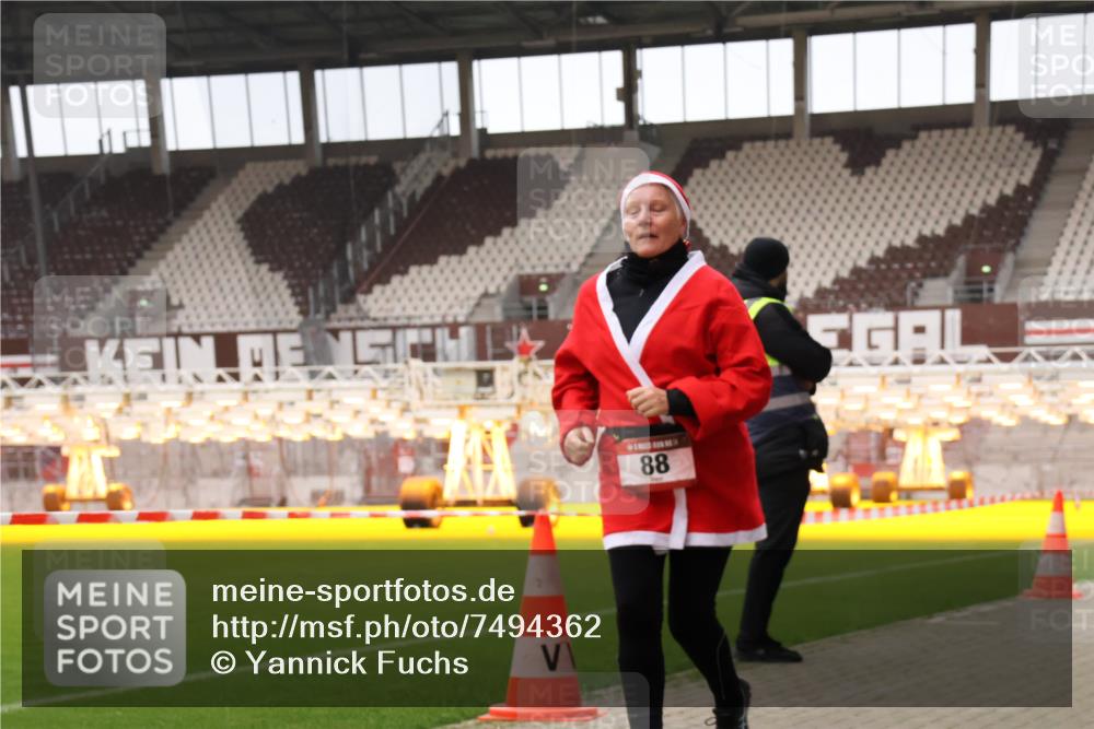 08.12.2024 - St. Pauli X-Mass-Run No. 14 Yannick Fuchs http://msf.ph/oto/7494362 08.12.2024 10:53:45 Ziel 88, 648 meine-sportfotos.de
