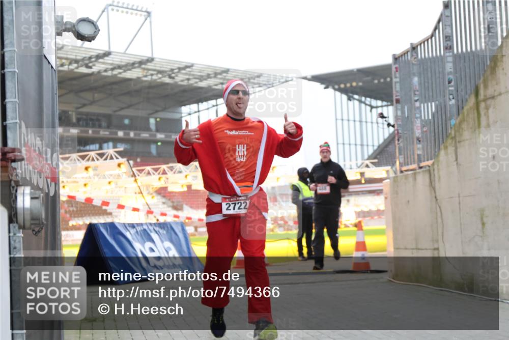 08.12.2024 - St. Pauli X-Mass-Run No. 14 H.Heesch http://msf.ph/oto/7494366 08.12.2024 09:59:03 Ziel 49, 111, 832, 1105, 1119, 1864, 2428, 2722, 488, 989, 2722 meine-sportfotos.de