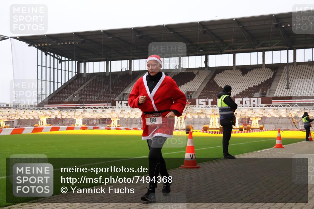 08.12.2024 - St. Pauli X-Mass-Run No. 14 Yannick Fuchs http://msf.ph/oto/7494368 08.12.2024 10:53:46 Ziel 88, 648 meine-sportfotos.de
