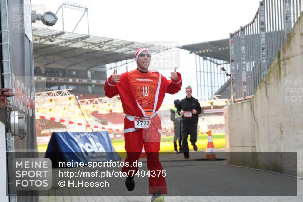 08.12.2024 - St. Pauli X-Mass-Run No. 14 H.Heesch http://msf.ph/oto/7494375 08.12.2024 09:59:03 Ziel 49, 111, 832, 1105, 1119, 1864, 2428, 2722, 488, 989, 2722 meine-sportfotos.de