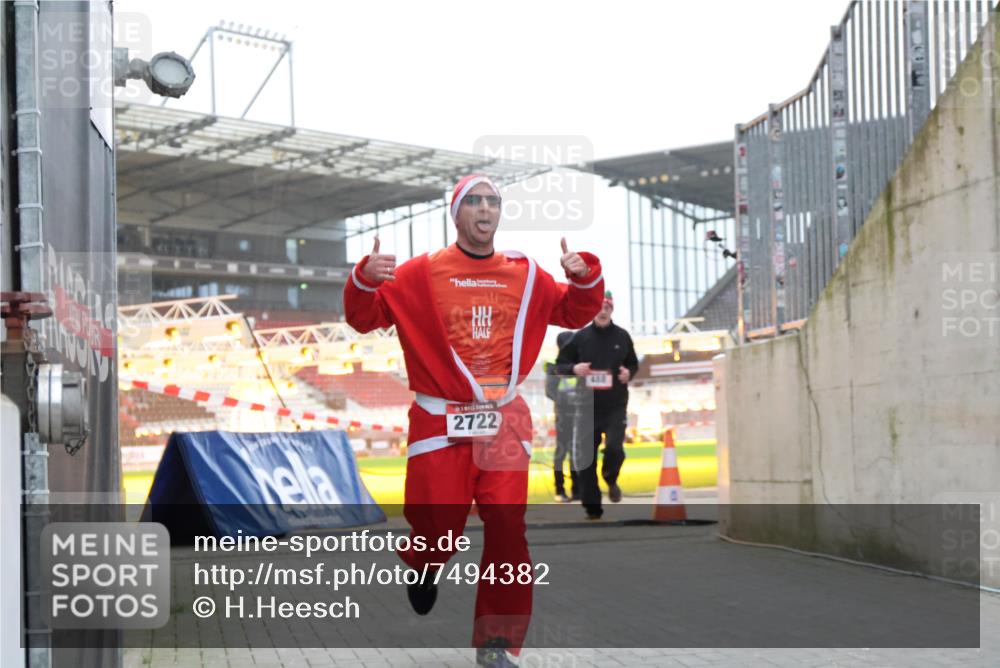 08.12.2024 - St. Pauli X-Mass-Run No. 14 H.Heesch http://msf.ph/oto/7494382 08.12.2024 09:59:03 Ziel 49, 111, 832, 1105, 1119, 1864, 2428, 2722, 488, 989, 2722 meine-sportfotos.de