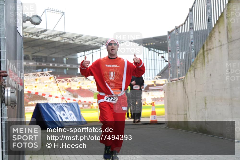 08.12.2024 - St. Pauli X-Mass-Run No. 14 H.Heesch http://msf.ph/oto/7494393 08.12.2024 09:59:03 Ziel 49, 111, 832, 1105, 1119, 1864, 2428, 2722, 488, 989, 2722 meine-sportfotos.de