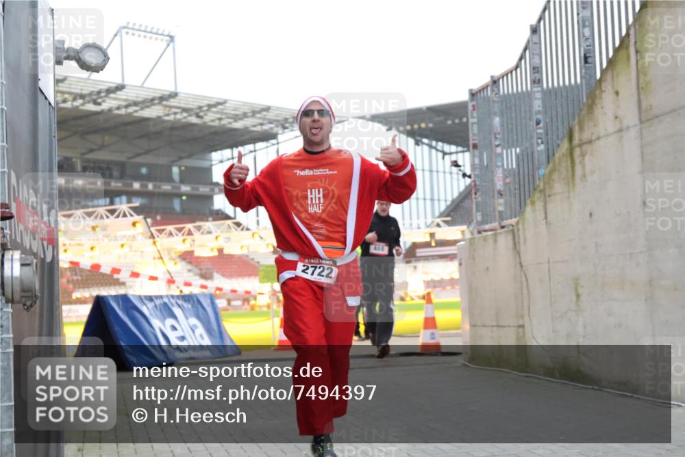 08.12.2024 - St. Pauli X-Mass-Run No. 14 H.Heesch http://msf.ph/oto/7494397 08.12.2024 09:59:03 Ziel 49, 111, 832, 1105, 1119, 1864, 2428, 2722, 488, 989, 2722 meine-sportfotos.de