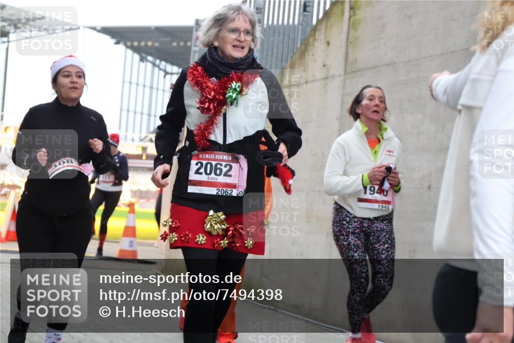 08.12.2024 - St. Pauli X-Mass-Run No. 14 H.Heesch http://msf.ph/oto/7494398 08.12.2024 10:07:12 Ziel 621, 698, 719, 795, 890, 1424, 1786, 1940, 2003, 2751, 2755, 3083, 3337, 3343, 151, 1940, 2062, 2212, 2346, 3083, 3343 meine-sportfotos.de