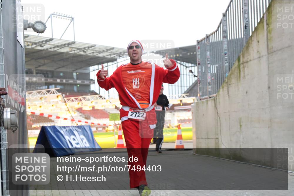 08.12.2024 - St. Pauli X-Mass-Run No. 14 H.Heesch http://msf.ph/oto/7494403 08.12.2024 09:59:03 Ziel 49, 111, 832, 1105, 1119, 1864, 2428, 2722, 488, 989, 2722 meine-sportfotos.de