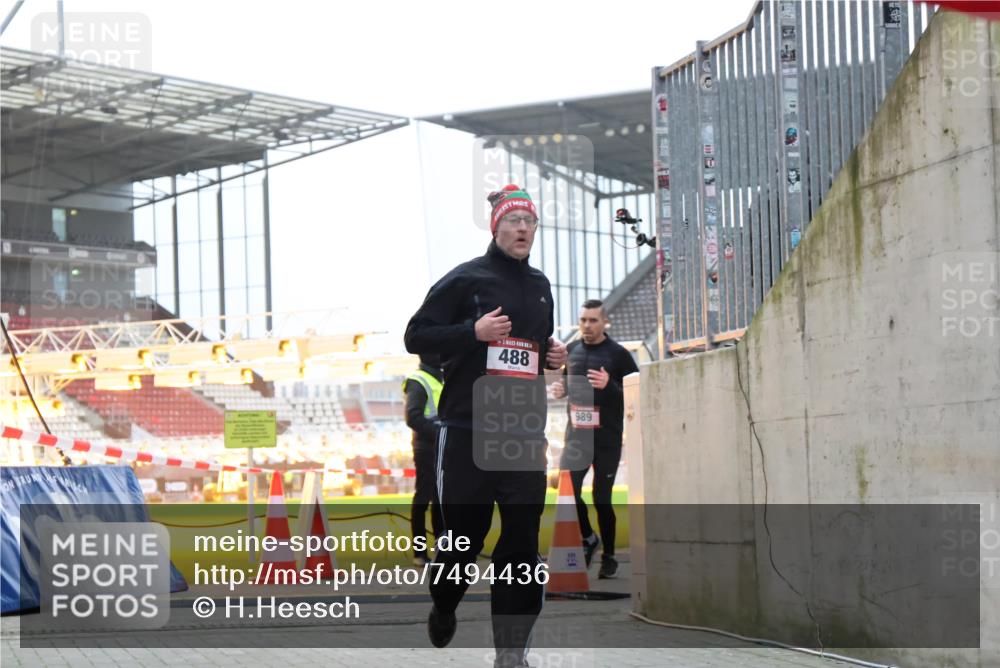 08.12.2024 - St. Pauli X-Mass-Run No. 14 H.Heesch http://msf.ph/oto/7494436 08.12.2024 09:59:04 Ziel 111, 832, 1105, 1119, 2428, 2722, 488, 989, 2722 meine-sportfotos.de