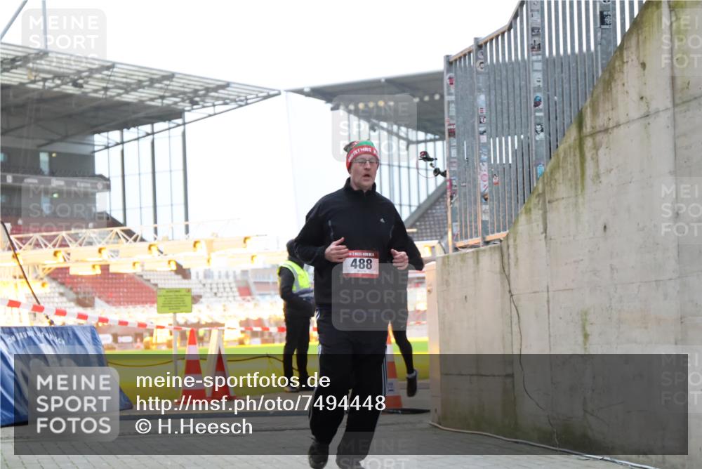 08.12.2024 - St. Pauli X-Mass-Run No. 14 H.Heesch http://msf.ph/oto/7494448 08.12.2024 09:59:05 Ziel 111, 832, 1105, 1119, 2722, 488, 989, 2722 meine-sportfotos.de
