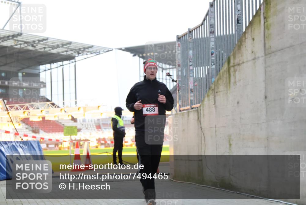 08.12.2024 - St. Pauli X-Mass-Run No. 14 H.Heesch http://msf.ph/oto/7494465 08.12.2024 09:59:05 Ziel 111, 832, 1105, 1119, 2722, 488, 989, 2722 meine-sportfotos.de