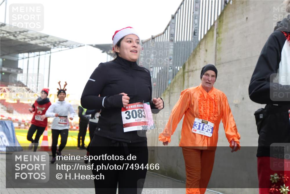 08.12.2024 - St. Pauli X-Mass-Run No. 14 H.Heesch http://msf.ph/oto/7494466 08.12.2024 10:07:13 Ziel 621, 698, 719, 795, 1424, 1786, 1940, 2003, 2062, 2751, 2755, 3083, 3337, 3343, 151, 1940, 2062, 2212, 2346, 3083, 3343 meine-sportfotos.de