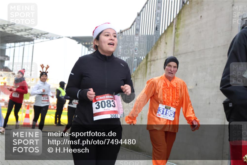 08.12.2024 - St. Pauli X-Mass-Run No. 14 H.Heesch http://msf.ph/oto/7494480 08.12.2024 10:07:13 Ziel 621, 698, 719, 795, 1424, 1786, 1940, 2003, 2062, 2751, 2755, 3083, 3337, 3343, 151, 1940, 2062, 2212, 2346, 3083, 3343 meine-sportfotos.de