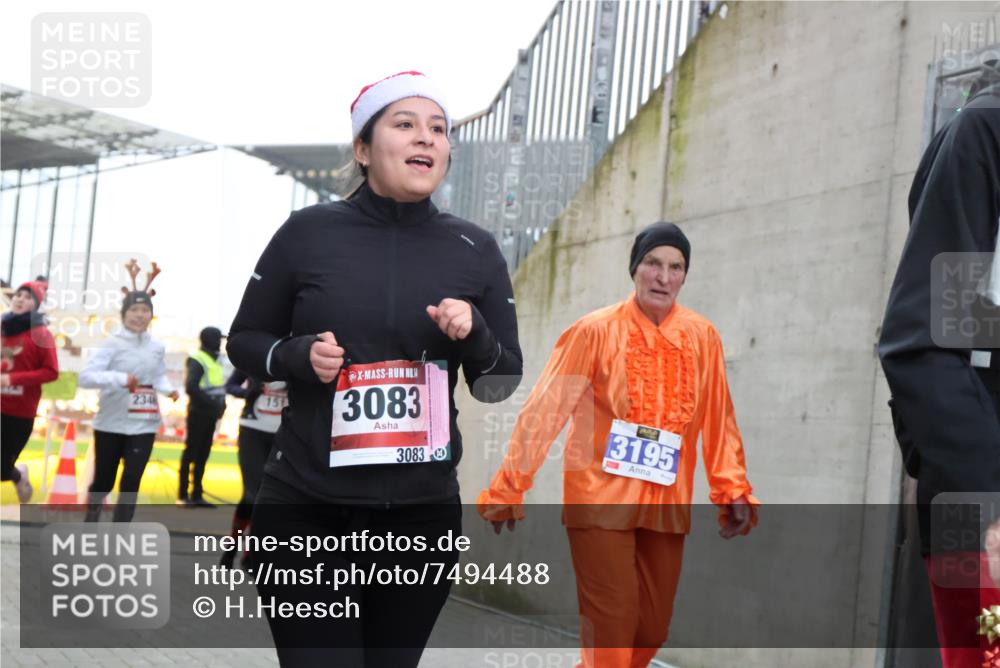 08.12.2024 - St. Pauli X-Mass-Run No. 14 H.Heesch http://msf.ph/oto/7494488 08.12.2024 10:07:13 Ziel 621, 698, 719, 795, 1424, 1786, 1940, 2003, 2062, 2751, 2755, 3083, 3337, 3343, 151, 1940, 2062, 2212, 2346, 3083, 3343 meine-sportfotos.de