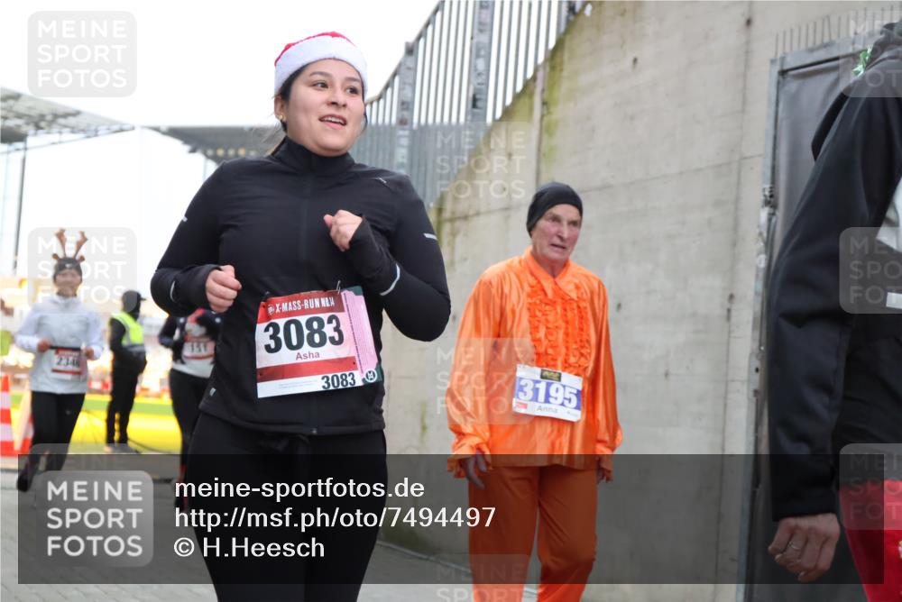 08.12.2024 - St. Pauli X-Mass-Run No. 14 H.Heesch http://msf.ph/oto/7494497 08.12.2024 10:07:13 Ziel 621, 698, 719, 795, 1424, 1786, 1940, 2003, 2062, 2751, 2755, 3083, 3337, 3343, 151, 1940, 2062, 2212, 2346, 3083, 3343 meine-sportfotos.de