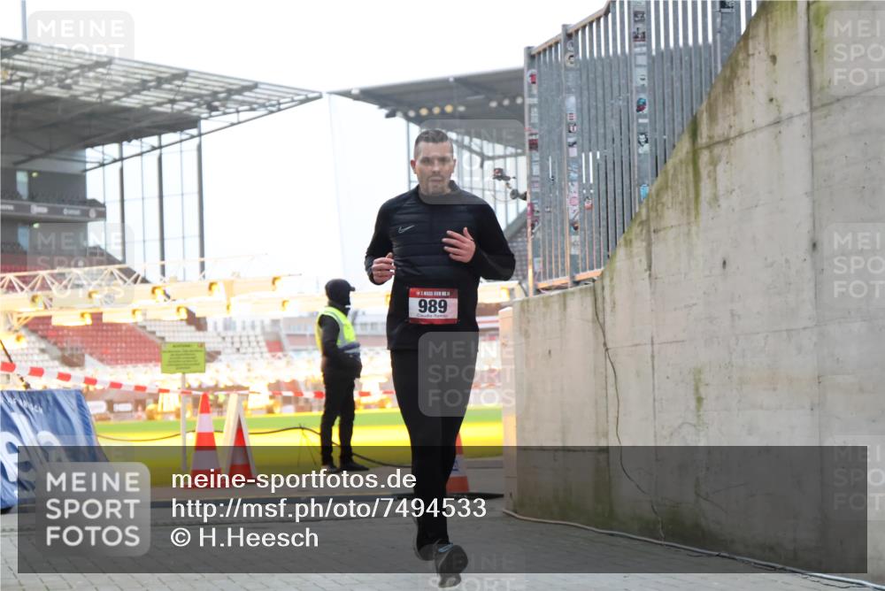 08.12.2024 - St. Pauli X-Mass-Run No. 14 H.Heesch http://msf.ph/oto/7494533 08.12.2024 09:59:07 Ziel 111, 488, 1105, 1119, 2722, 488, 989 meine-sportfotos.de