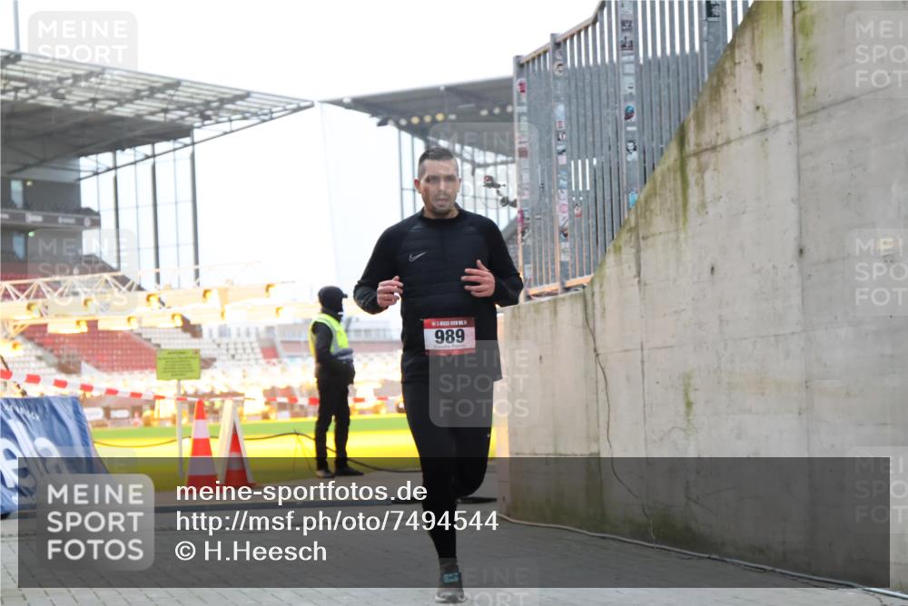 08.12.2024 - St. Pauli X-Mass-Run No. 14 H.Heesch http://msf.ph/oto/7494544 08.12.2024 09:59:07 Ziel 111, 488, 1105, 1119, 2722, 488, 989 meine-sportfotos.de