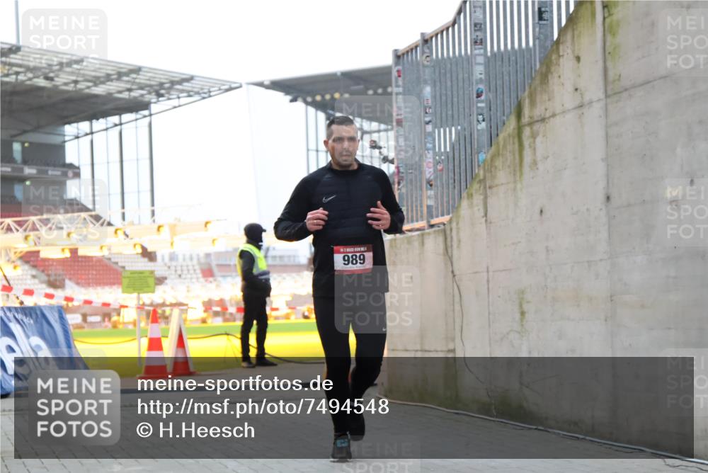 08.12.2024 - St. Pauli X-Mass-Run No. 14 H.Heesch http://msf.ph/oto/7494548 08.12.2024 09:59:07 Ziel 111, 488, 1105, 1119, 2722, 488, 989 meine-sportfotos.de