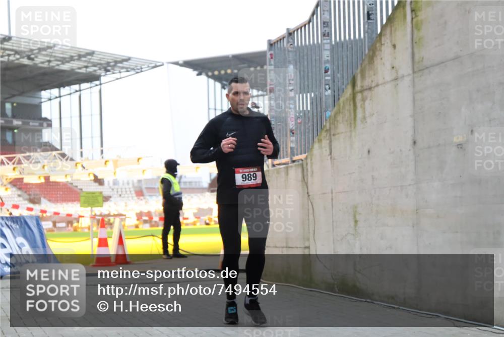 08.12.2024 - St. Pauli X-Mass-Run No. 14 H.Heesch http://msf.ph/oto/7494554 08.12.2024 09:59:07 Ziel 111, 488, 1105, 1119, 2722, 488, 989 meine-sportfotos.de