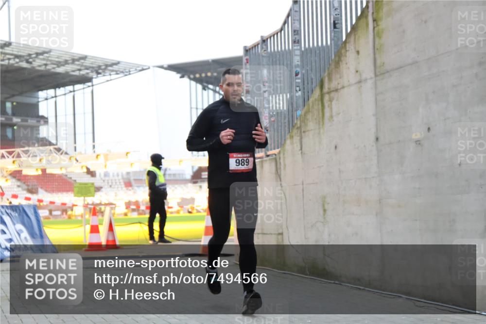 08.12.2024 - St. Pauli X-Mass-Run No. 14 H.Heesch http://msf.ph/oto/7494566 08.12.2024 09:59:07 Ziel 111, 488, 1105, 1119, 2722, 488, 989 meine-sportfotos.de