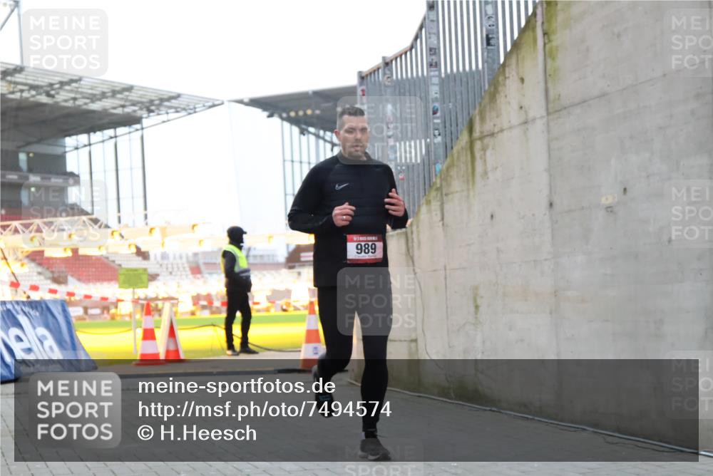 08.12.2024 - St. Pauli X-Mass-Run No. 14 H.Heesch http://msf.ph/oto/7494574 08.12.2024 09:59:07 Ziel 111, 488, 1105, 1119, 2722, 488, 989 meine-sportfotos.de