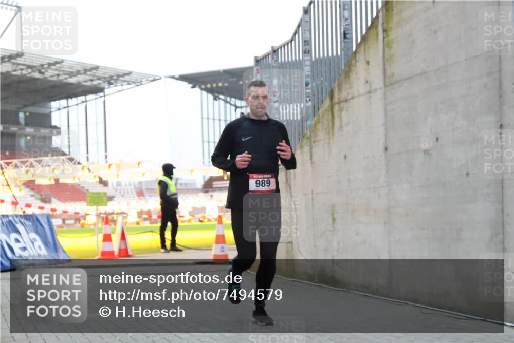 08.12.2024 - St. Pauli X-Mass-Run No. 14 H.Heesch http://msf.ph/oto/7494579 08.12.2024 09:59:07 Ziel 111, 488, 1105, 1119, 2722, 488, 989 meine-sportfotos.de