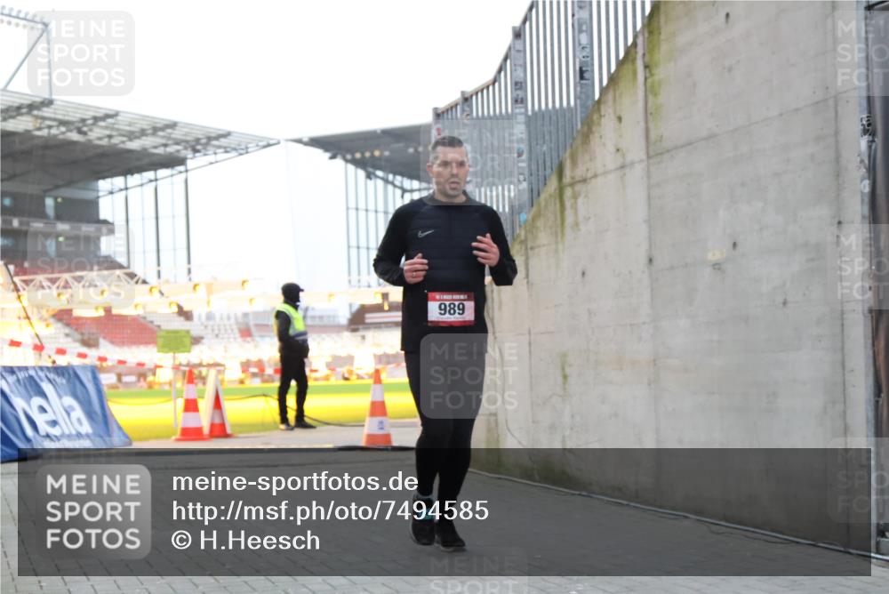 08.12.2024 - St. Pauli X-Mass-Run No. 14 H.Heesch http://msf.ph/oto/7494585 08.12.2024 09:59:07 Ziel 111, 488, 1105, 1119, 2722, 488, 989 meine-sportfotos.de
