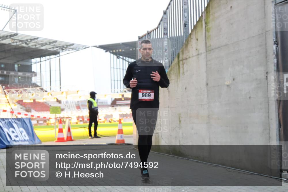 08.12.2024 - St. Pauli X-Mass-Run No. 14 H.Heesch http://msf.ph/oto/7494592 08.12.2024 09:59:08 Ziel 111, 488, 989, 1105, 1119, 2722, 488, 989 meine-sportfotos.de