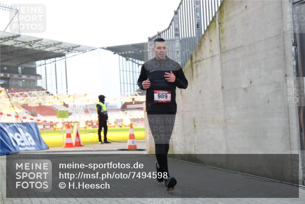 08.12.2024 - St. Pauli X-Mass-Run No. 14 H.Heesch http://msf.ph/oto/7494598 08.12.2024 09:59:08 Ziel 111, 488, 989, 1105, 1119, 2722, 488, 989 meine-sportfotos.de