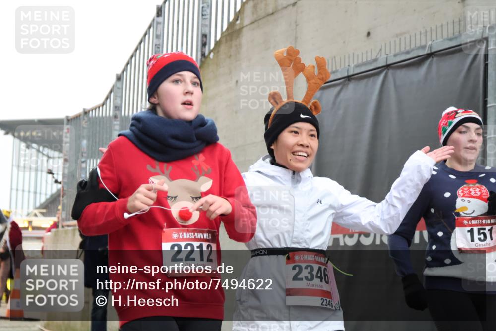 08.12.2024 - St. Pauli X-Mass-Run No. 14 H.Heesch http://msf.ph/oto/7494622 08.12.2024 10:07:17 Ziel 151, 719, 1940, 2003, 2062, 2212, 2346, 2755, 3083, 3337, 3343, 129, 151, 2208, 2212, 2346, 2843, 2861, 2888 meine-sportfotos.de