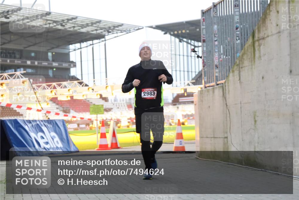 08.12.2024 - St. Pauli X-Mass-Run No. 14 H.Heesch http://msf.ph/oto/7494624 08.12.2024 09:59:20 Ziel 488, 989, 738, 1534, 2983 meine-sportfotos.de