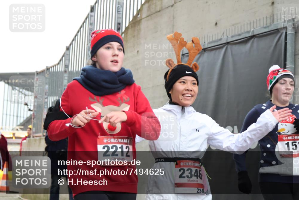 08.12.2024 - St. Pauli X-Mass-Run No. 14 H.Heesch http://msf.ph/oto/7494625 08.12.2024 10:07:17 Ziel 151, 719, 1940, 2003, 2062, 2212, 2346, 2755, 3083, 3337, 3343, 129, 151, 2208, 2212, 2346, 2843, 2861, 2888 meine-sportfotos.de