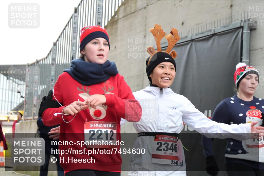 08.12.2024 - St. Pauli X-Mass-Run No. 14 H.Heesch http://msf.ph/oto/7494630 08.12.2024 10:07:17 Ziel 151, 719, 1940, 2003, 2062, 2212, 2346, 2755, 3083, 3337, 3343, 129, 151, 2208, 2212, 2346, 2843, 2861, 2888 meine-sportfotos.de