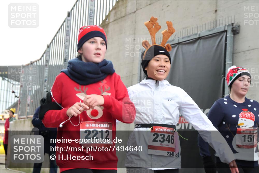08.12.2024 - St. Pauli X-Mass-Run No. 14 H.Heesch http://msf.ph/oto/7494640 08.12.2024 10:07:17 Ziel 151, 719, 1940, 2003, 2062, 2212, 2346, 2755, 3083, 3337, 3343, 129, 151, 2208, 2212, 2346, 2843, 2861, 2888 meine-sportfotos.de