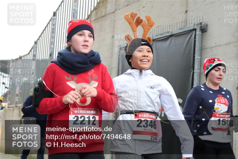 08.12.2024 - St. Pauli X-Mass-Run No. 14 H.Heesch http://msf.ph/oto/7494648 08.12.2024 10:07:17 Ziel 151, 719, 1940, 2003, 2062, 2212, 2346, 2755, 3083, 3337, 3343, 129, 151, 2208, 2212, 2346, 2843, 2861, 2888 meine-sportfotos.de