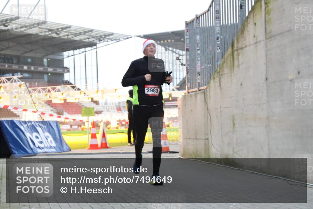 08.12.2024 - St. Pauli X-Mass-Run No. 14 H.Heesch http://msf.ph/oto/7494649 08.12.2024 09:59:21 Ziel 989, 2983, 738, 1534, 2983 meine-sportfotos.de