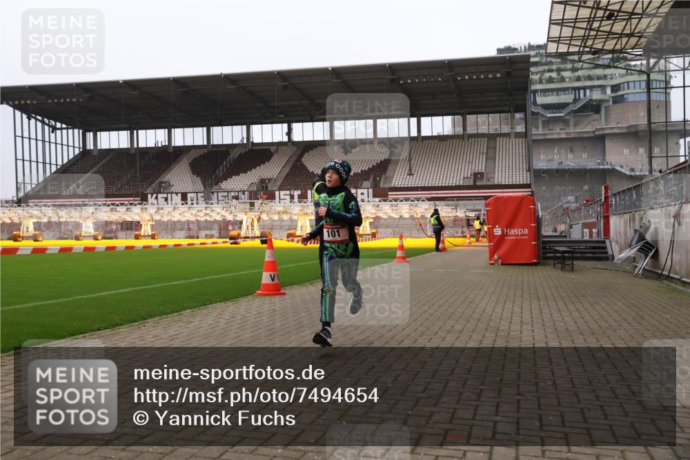 08.12.2024 - St. Pauli X-Mass-Run No. 14 Yannick Fuchs http://msf.ph/oto/7494654 08.12.2024 10:54:10 Ziel 101, 2181, 2232 meine-sportfotos.de
